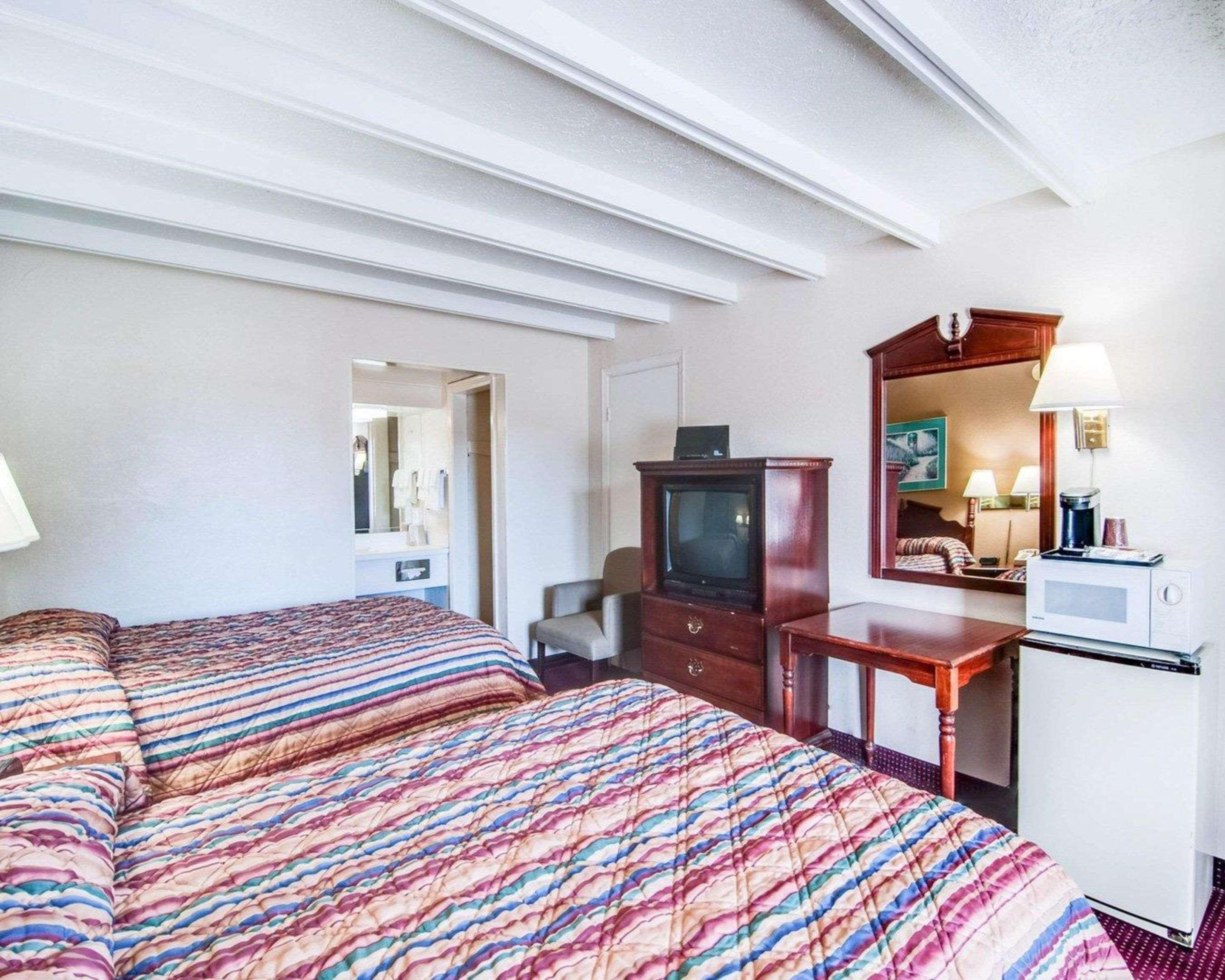 Rodeway Inn Galax Highway 58 Bagian luar foto